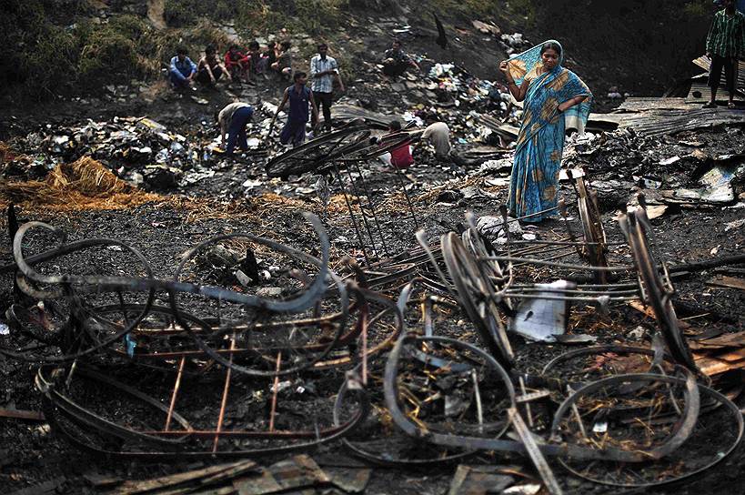 Последствия пожара в трущобах Нью-Дели