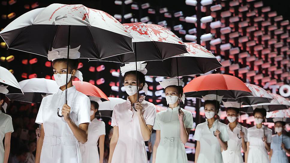 Показ коллекции TORAY Liu Wei на неделе моды China Fashion Week в Пекине 