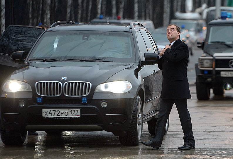 28 октября. Премьер Дмитрий Медведев утвердил новые правила сдачи экзаменов для будущих водителей. Впервые результаты тестирования в автошколе будут зачтены как официальный экзамен в ГИБДД