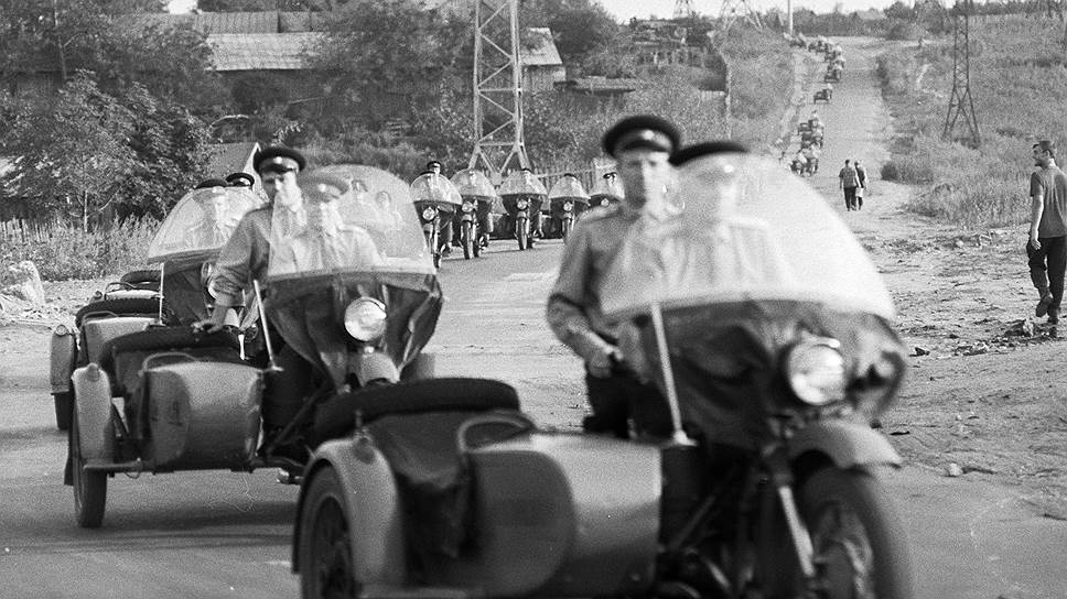 1966 год. Мотоциклетный дивизион выезжает на работу в Горьком