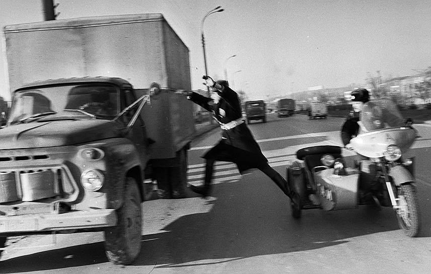 1988 год. Старшина милиции Бурчу останавливает угнанную машину