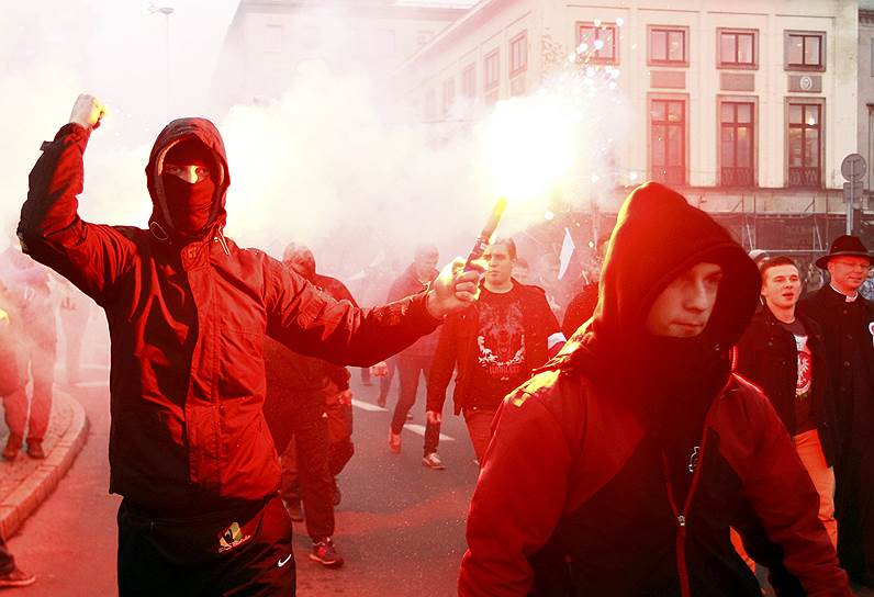 11 ноября. Около 50 человек пострадали в Польше в ходе беспорядков во время марша в честь Дня независимости