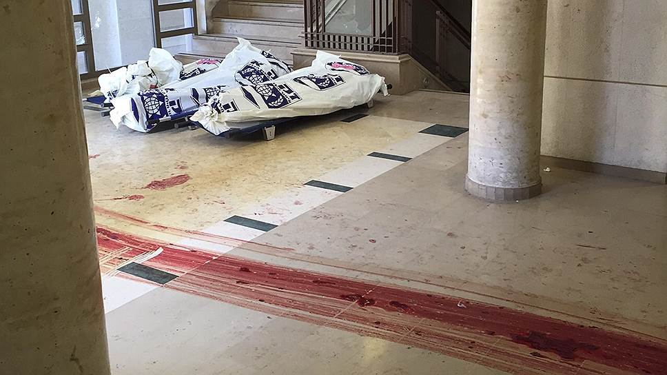 Иерусалим, Израиль. Следы крови на полу синагоги, на которую было совершено нападение палестинских радикалов