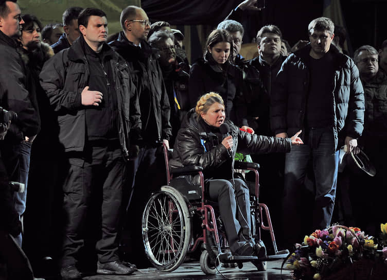 22 февраля. Освобожденная Юлия Тимошенко выступила на Майдане: «Я буду гарантом того, что вас больше никто не предаст». Майдану, говорят люди на площади, гаранты не нужны, он сам готов добиться того, чего хочет
