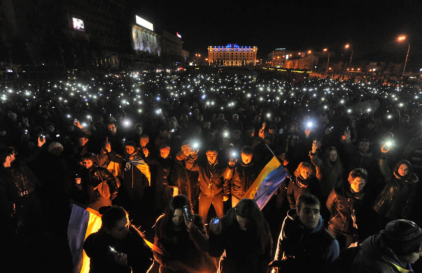 22 февраля. На Украине объявлен двухдневный траур по погибшим во время столкновений