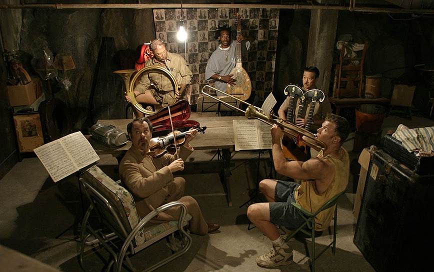 Фильмы «Игры джентльменов» (2004 года; кадр — на фото), «Невыносимая жестокость» (2003 года) и и одна из короткометражных историй любви в фильме «Париж, я люблю тебя» (2006 года) остались вне внимания кинокритиков и кинопремий и, в целом, считаются неудачными в фильмографии братьев Коэн. «Некоторые фильмы можно было бы и не снимать, но единственный способ понять это — снять их»,— писали в San Francisco Chronicle