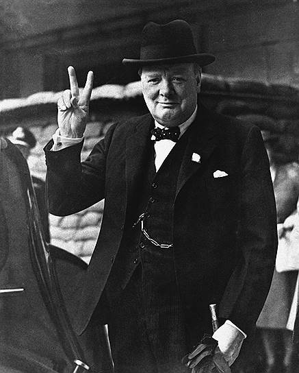 Первый дорогой «взрослый» костюм, подобающий положению в высшем свете, Уинстон Черчилль заказал себе, когда ему было 15 лет. Впоследствии, как отмечала его жена, Уинстон Черчилль никогда не придавал особого значения своему внешнему виду. Сигары часто прожигали его дорогие костюмы, а пепел от них не всегда стряхивался с одежды вовремя. Одеваться ему помогала прислуга