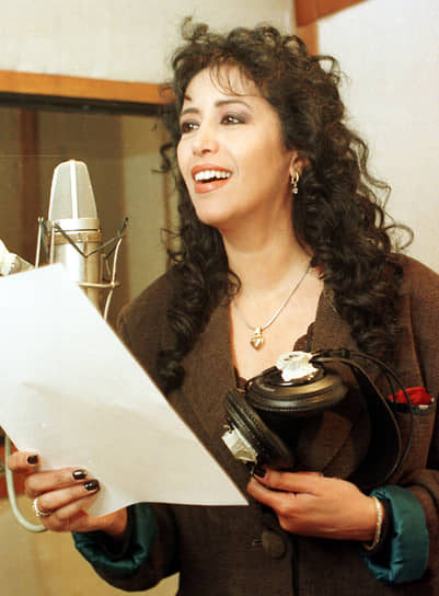 В 2000 году умерла израильская певица Офра Хаза, известная своим уникальным тембром голоса. По официальной версии, она  умерла от пневмонии, вызванной гриппом. По другим данным, причиной смерти певицы стал СПИД, которым Хаза заразилась от своего мужа Дорона Ашкенази. Ей было 42 года