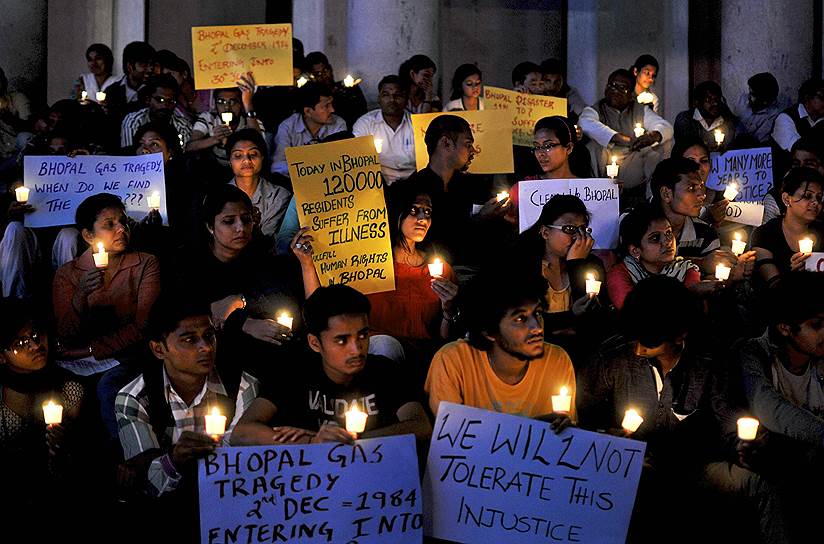 Каждый год в ночь со 2 на 3 декабря в Индии проводятся мероприятия в память о жертвах трагедии в Бхопале 