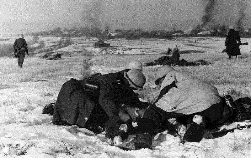 Чтобы поддержать боевой дух населения, 7 ноября на Красной площади был проведен парад. Линии фронта были усилены. В конце ноября шли ожесточенные бои в районе Каширы и Тулы 