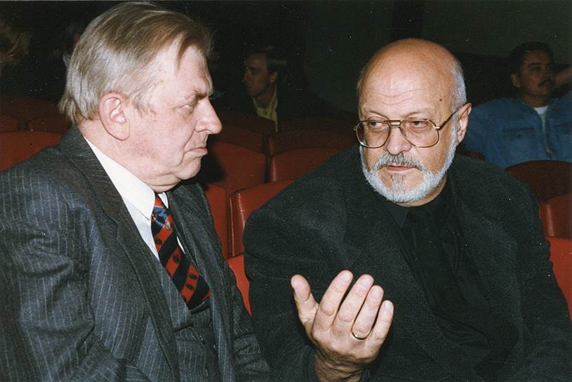 Кинорежиссер Геннадий Полока (справа)