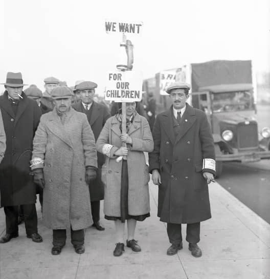 1931 год. Безработные американцы организовали первый национальный «голодный поход» на Вашингтон. Такие шествия подтолкнули власти к реформам и помогли США быстрее выйти из Великой депрессии
