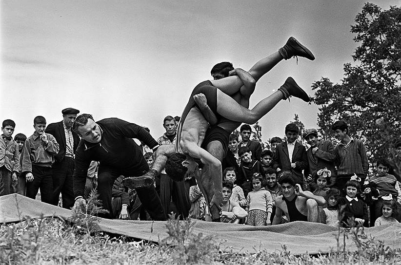 1963 год. Армения. Молодые борцы села Парпи на тренировке