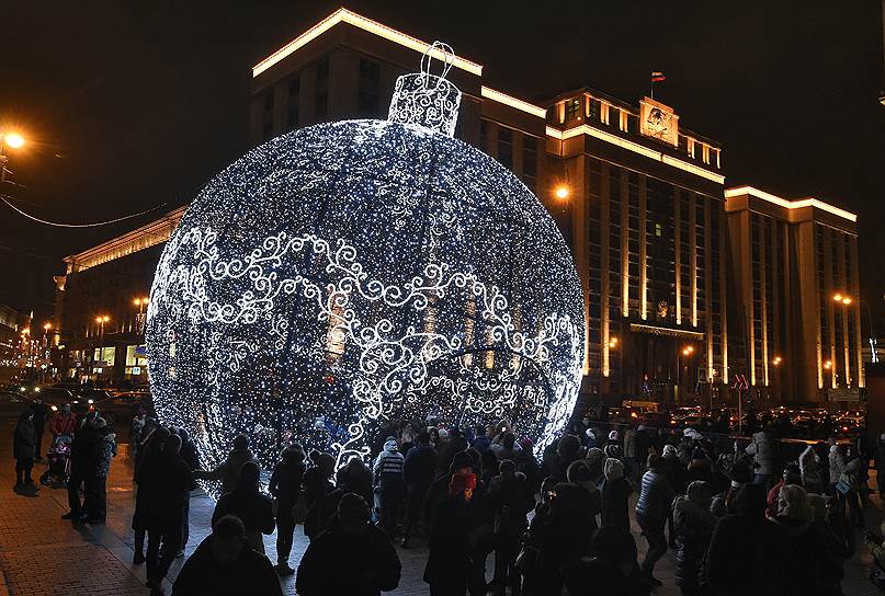 Москва, Россия. Новогоднее убранство во время проведения фестиваля для детей под названием «Путешествие в Рождество. В гостях у сказки» на Красной площади