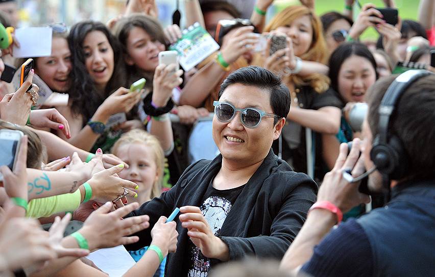 2012 год. Впервые в истории YouTube и интернета количество просмотров одного видеоклипа превысило 1 млрд. Этим видео стал клип южно-корейского исполнителя PSY «Gangnam Style»