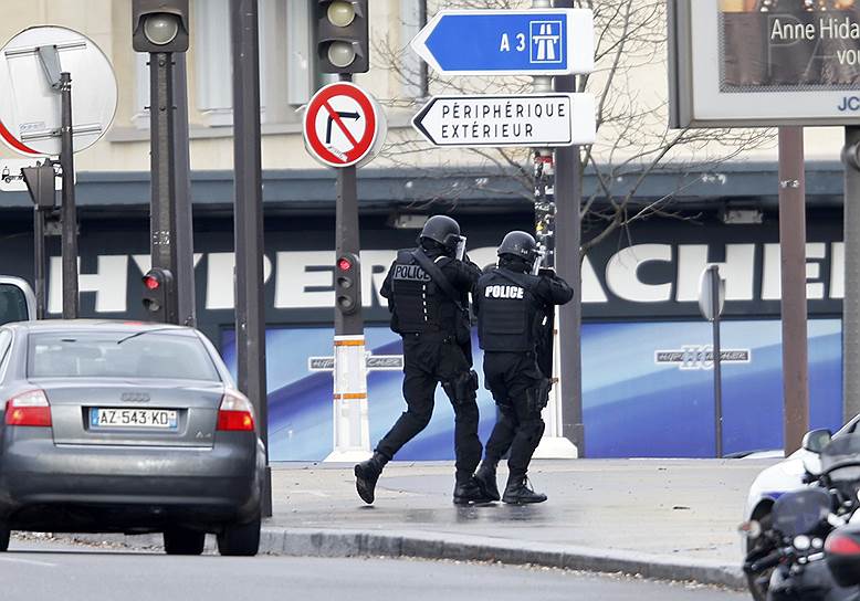 Магазин «Hypercacher» на улице Порт де Венсенн в 20-м округе Парижа, в котором неизвестный захватил пять заложников 