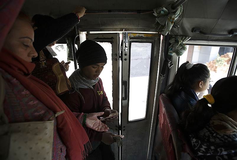 Также отмечается, что согласно данным исследования Всемирного банка, около четверти девушек в Непале в 2013 году подвергались сексуальным домогательствам в общественном транспорте 