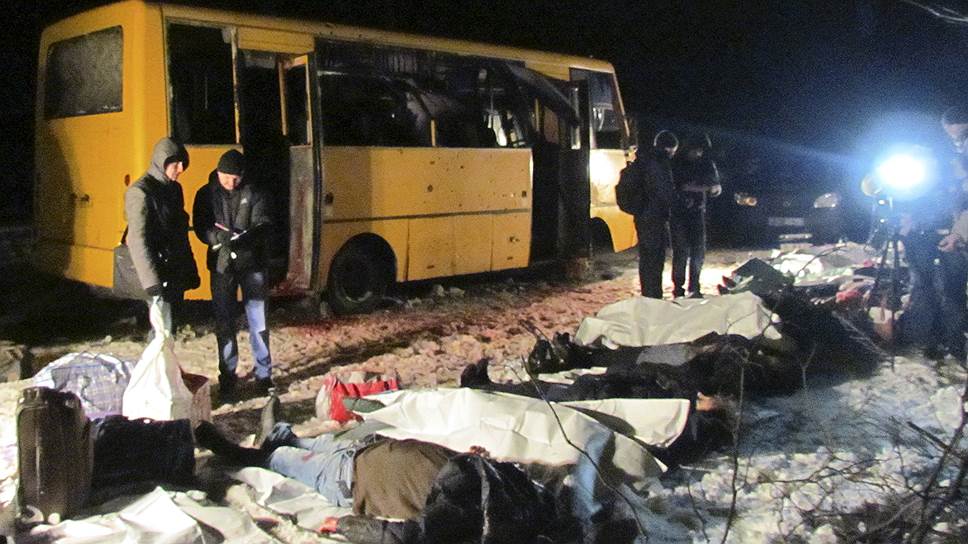 Как Москва обвинила украинских военных в обстреле автобуса в Донбассе