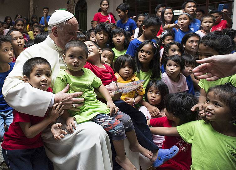 Во время визита в Таклобан папа римский призвал правительство Филиппин «слышать бедных» и не разделять никого по религиозному признаку