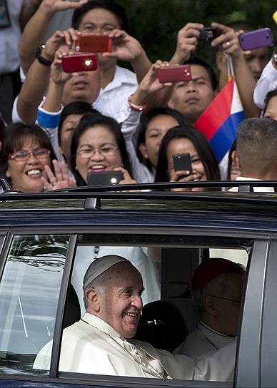 Тема поездки на Филиппины — «милость и сострадание». Папа посетил город Таклобан, который сильнее всего пострадал от тайфуна в ноябре 2013 года
