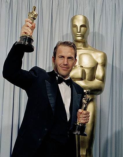 Фильм «Танцующий с волками» принес Костнеру два «Оскара» в номинациях «Лучший фильм» и «Лучший режиссер». Картина также сделала его одним из шести режиссеров в истории кино, получивших «Оскар» за дебютный фильм