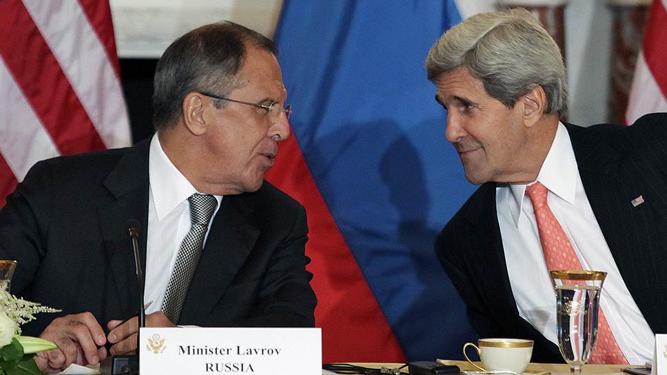 Министр иностранных дел России Сергей Лаврова (слева) и госсекретарь США Джон Керри
