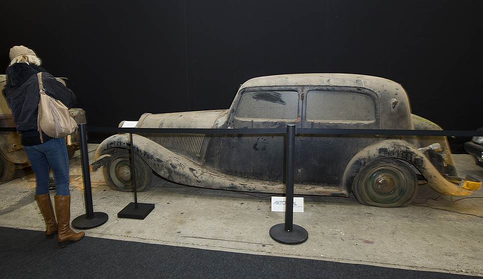 «Никогда еще такую коллекцию не находили в ее первоначальном виде,— говорит директор автомобильного подразделения Artcurial Motorcars Матье Ламур.— Мы чувствовали себя так же, как чувствовали себя лорд Карнарвон и Говард Картер, когда они проникли в гробницу Тутанхамона»
&lt;br>На фото: Talbot Lago T11 Cadette Berline