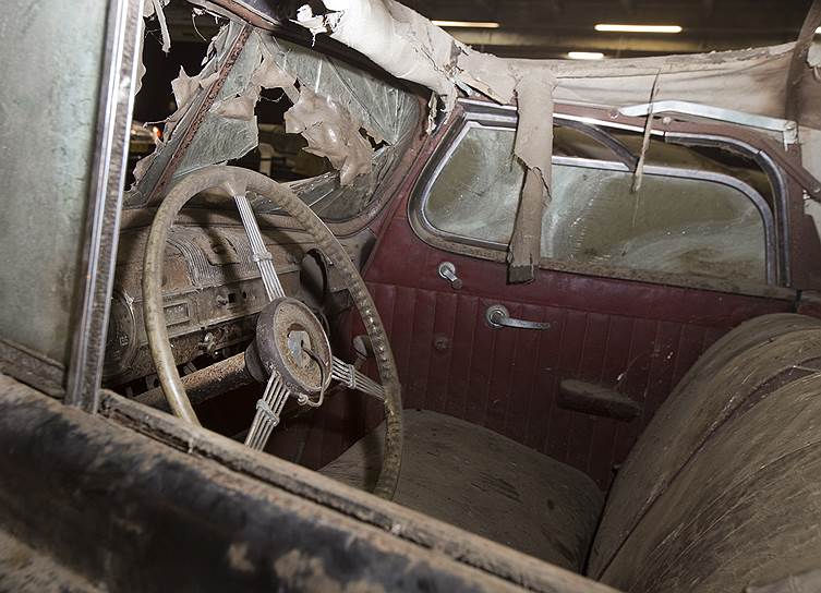 Некоторые из машин проржавели настолько, что не подлежат восстановлению
&lt;br>На фото: Packard Eight Cabriolet 