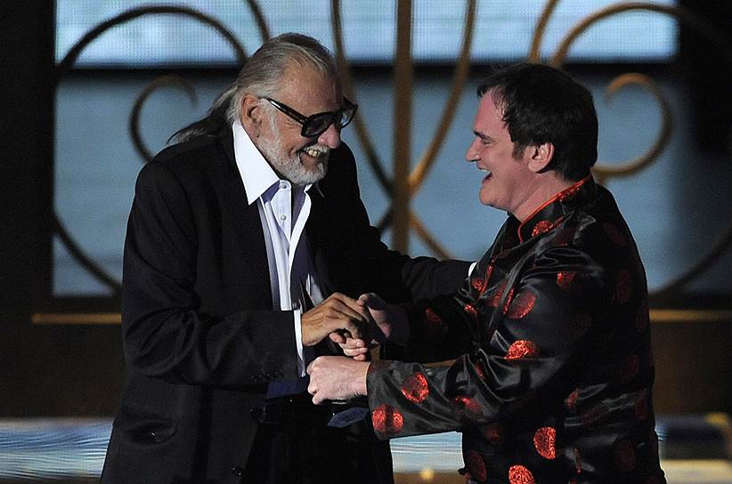 «Я убежден, что настоящий фильм ужасов можно снять практически даром. Ужас не имеет ничего общего со спецэффектами. Не надо путать страх с удивлением — ведь именно за удивление сегодня приходится больше всего платить»
&lt;br>На фото: Джордж Ромеро получает премию из рук режиссера Квентина Тарантино на церемонии «Scream Awards» в 2009 году