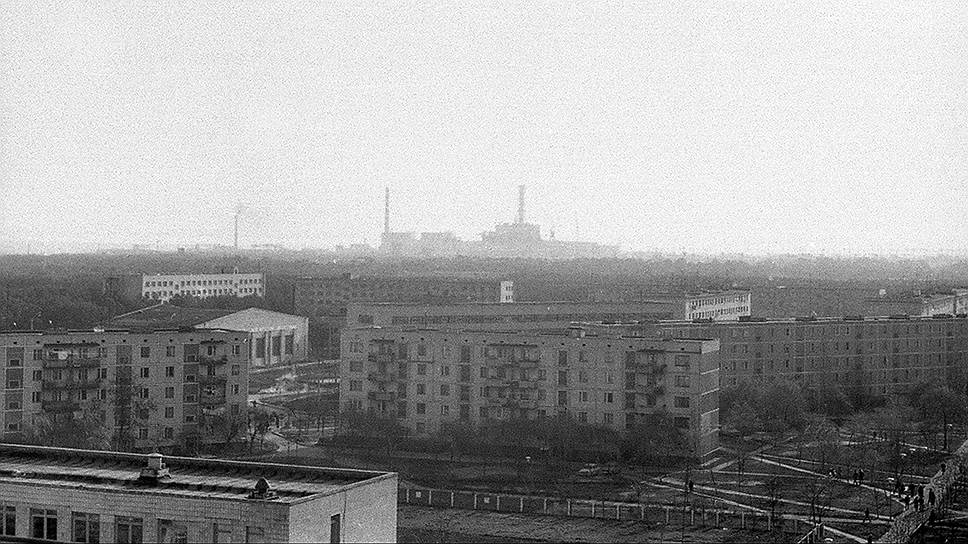 В 01:24 26 апреля 1986 года на четвертом энергоблоке Чернобыльской АЭС произошел взрыв, который полностью разрушил реактор. Во время взрыва на ЧАЭС основной выброс радиоактивной пыли произошел в направлении Припяти. Эвакуация жителей началась лишь спустя сутки — 27 апреля