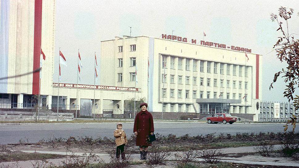 Припять в свое время была образцовым советским городом с продуманной самодостаточной инфраструктурой. Здесь было построено 15 детских садов, пять школ, 25 магазинов, кафе и рестораны, больница, речной порт, гостиница, Дворец культуры, кинотеатр, бассейн