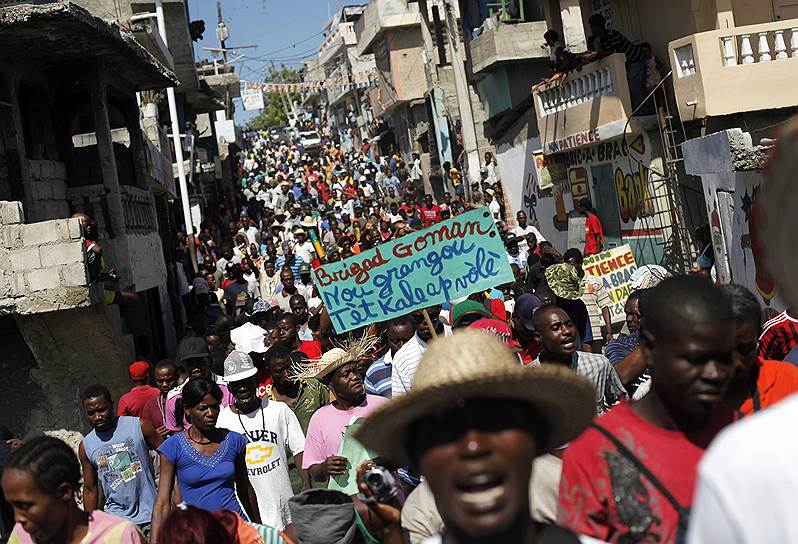 Порт-о-Пренс, Гаити. Марш сторонников оппозиции, требующих отставки президента страны Мишеля Мартейи