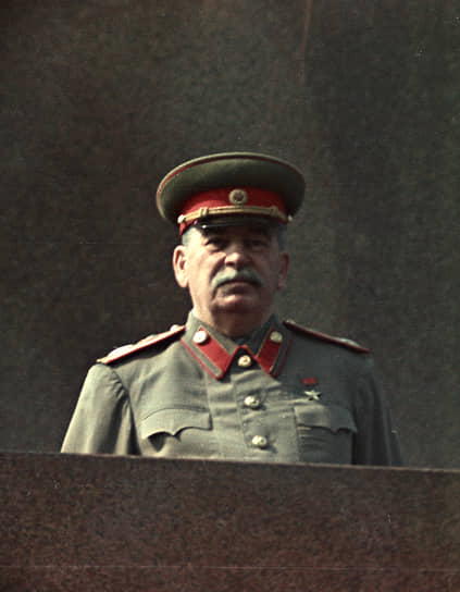 1943 год. Иосиф Сталин подписал решение ГКО о начале в СССР работ для создания атомной бомбы
