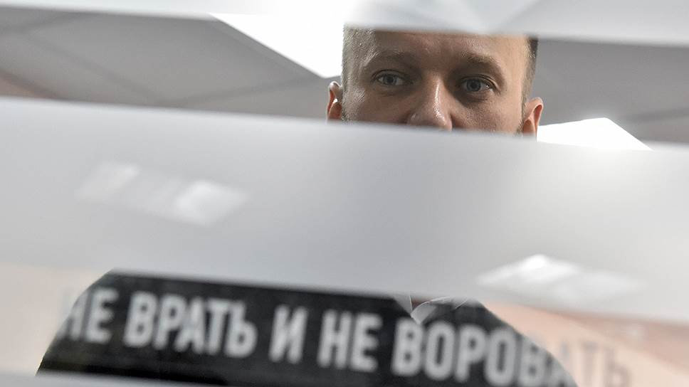Как Алексей Навальный был задержан в метро за агитацию