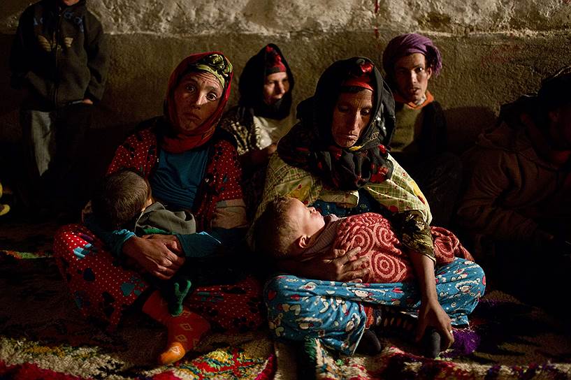 Женщины занимаются воспитанием детей, приготовлением пищи, уборкой. Старшие из них изготавливают оливковое масло