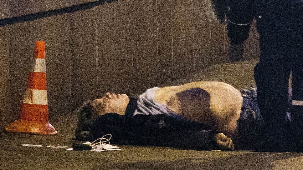 В Немцова стреляли не менее семи раз, четыре пули попали в спину. На месте происшествия найдено шесть гильз