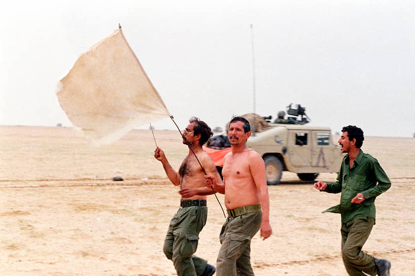 26 февраля Саддам Хусейн по радио поздравил иракцев с победой над коалиционными силами: «Сегодня наши героические войска уйдут из Кувейта... Соотечественники, я аплодирую вашей победе. Вы противостояли 30 странам и тому злу, которое они принесли сюда. Вы, доблестные сыны Ирака, противостояли всему миру. И вы одержали победу... Сегодня особые условия заставили иракскую армию отступить. Но с нами остались надежда и решимость в душах и сердцах… Как сладка победа!»
