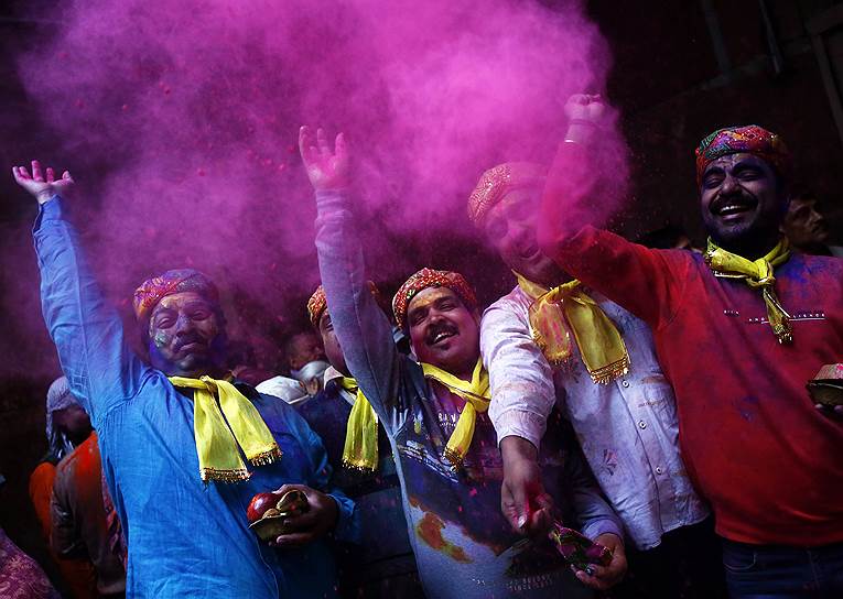 Вриндаван,Уттар-Прадеш, Индия. Празднование фестиваля весны и красок Холи