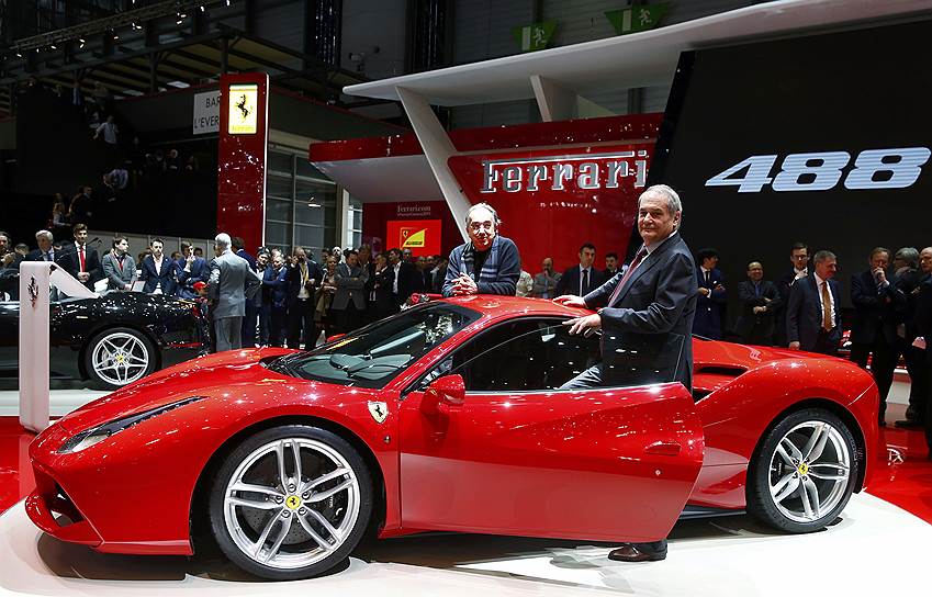 Впервые публике показали новое купе Ferrari 488 GTB, которое придет на смену 458 Italia. Вместо прежнего 4,5-литрового атмосферного V8 (570 л.с.) используется турбированная &quot;возьмерка&quot; объемом 3,9 л. мощностью 670 л.с. С таким двигателем 488 GTB при массе в 1370 кг разгоняется до 100 км\ч за 3 сек. Аэродинамика кузова доработана с помощью технологий &quot;Формулы-1&quot;