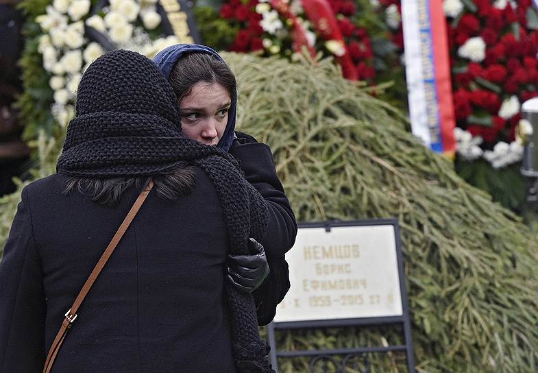 Дочь Бориса Немцова Жанна с матерью Раисой Немцовой 