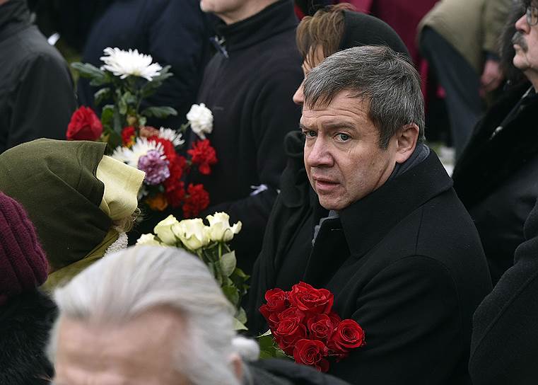 Бывший руководитель администрации первого президента России Валентин Юмашев во время похорон