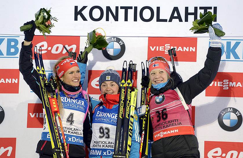 Слева направо: чешская биатлонистка Габриэла Соукалова, российская биатлонистка Екатерина Юрлова, финская биатлонистка Кайса Мякяряйнен 