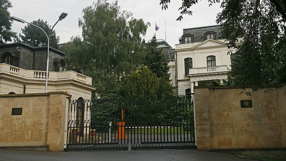 Как Чехия заподозрила российских дипломатов в шпионаже