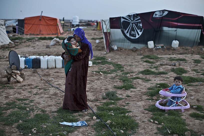 Эль-Мафрак, Иордания. Беженцы из Сирии во временном лагере недалеко от границы