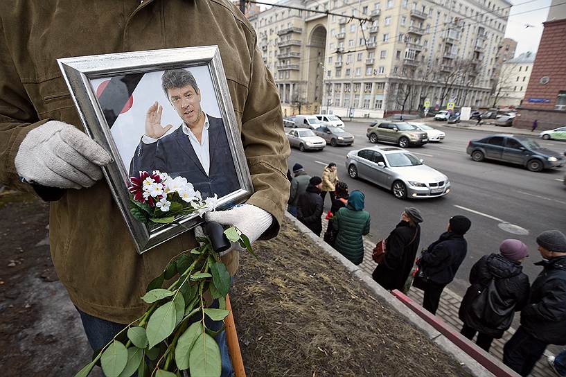 18 марта. Следователи назначили ряд экспертиз в рамках расследования дела об убийстве политика Бориса Немцова. Это судебно-медицинские, биологические, молекулярно-генетические, криминалистические, баллистические и иные