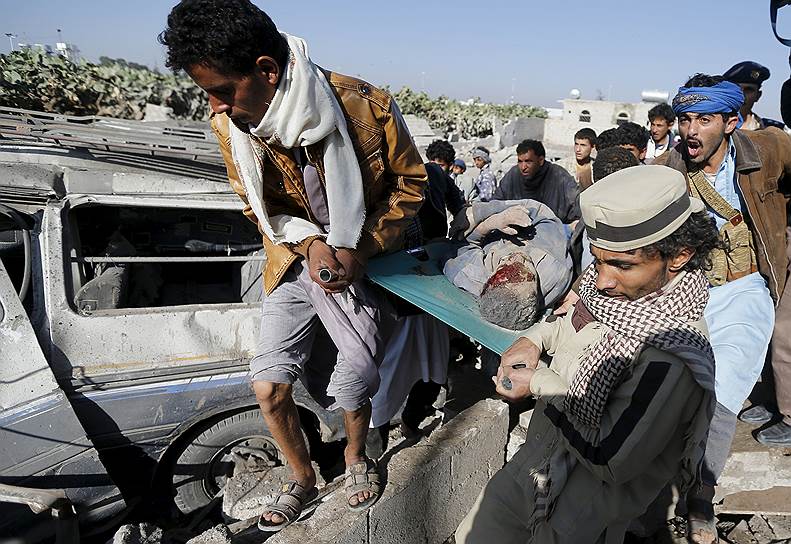 Авиация арабской коалиции нанесла авиаудары по главному аэропорту и военной базе в столице Йемена Сане, контролируемой хуситами, а также по захваченным ими вчера южным районам страны