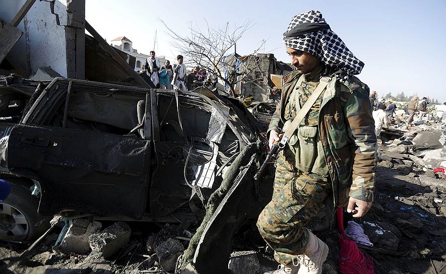 26 марта. Арабская коалиция во главе с Саудовской Аравией начала военно-воздушную операцию в Йемене, получившую название «Сокрушительная буря». Мишенью авиаударов стали позиции хуситов — шиитских радикалов из группировки «Ансар Аллах»