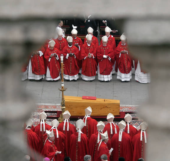 Похороны папы римского Иоанна Павла II обошлись в €7 млн. Они состоялись 8 апреля 2005 года, спустя шесть дней после кончины понтифика