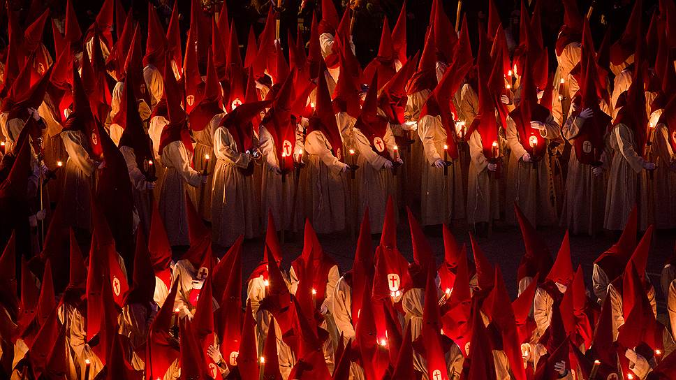 Самора, Испания. Монахи совершают «Молчаливое шествие» в Страстную неделю