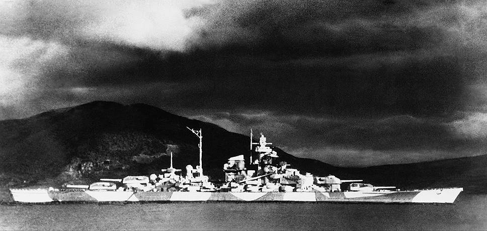 Весной 1944 года «Тирпиц» проходил ремонт в Норвегии. Британское командование решило уничтожить корабль или вывести его из строя до того, как он будет полностью починен